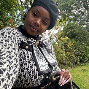 Meet your Posher, Lareina